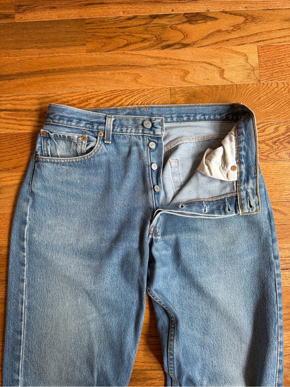 Vintage Levi’s 501 Light Blue Denim Jeans - Picture 2 of 7